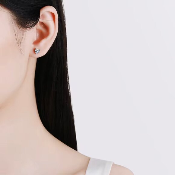 1 TCW Heart Shape S925 AAA+ CZ Stud Earrings - Picture 2 of 6